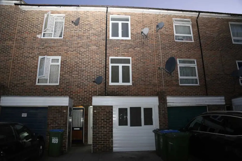 Budget 4-bed House in Woolwich — забронировать отель в Лондоне
