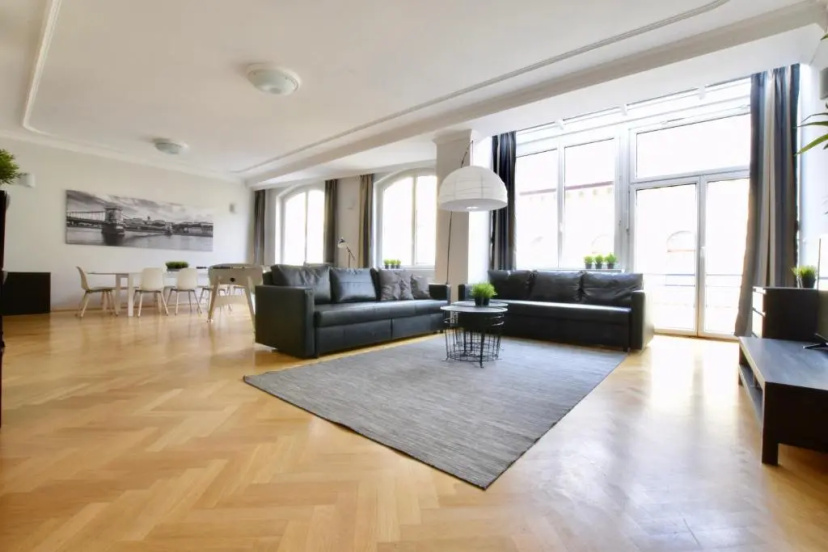 Luxury Apartment by Hi5 - Lovag Suites — отель с удобным расположением в Будапеште