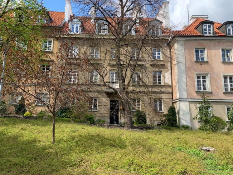 Beautiful and charming apartment in the heart of the Old Town — отель с удобным расположением в Варшаве