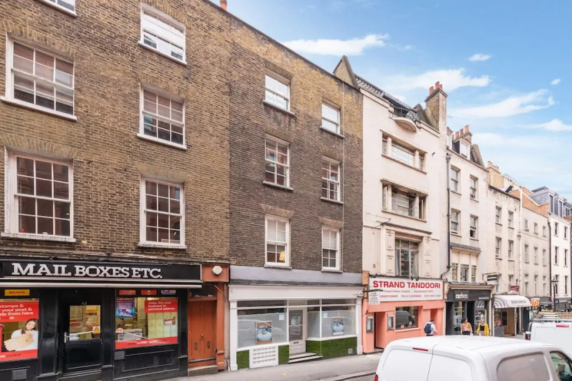 Glamorous Duplex two bed Apartment Minutes Away From Covent Garden Piazza — комфортный отель в Лондоне