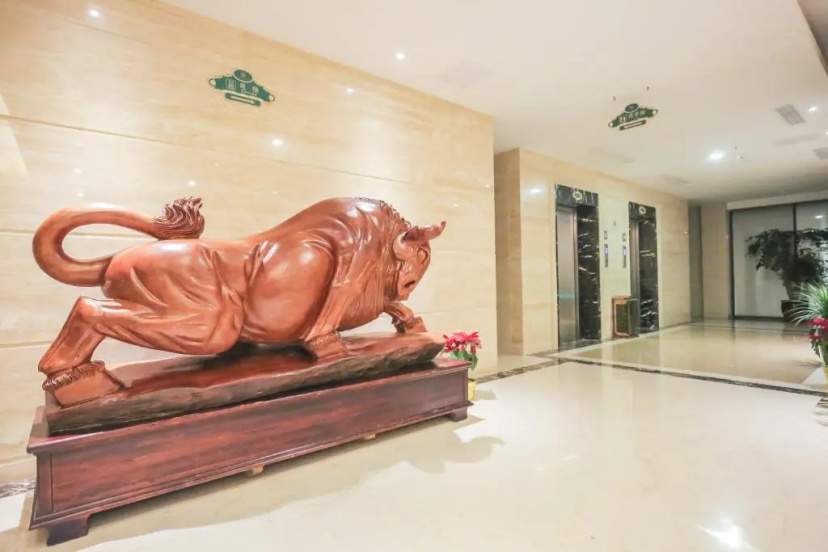 Xin Jue Jiayi Hotel Airport and International Resort — забронировать отель в Шанхае