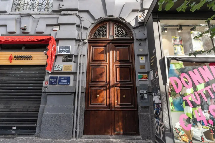 Nibla's Room Napoli — отель с удобствами в Неаполе