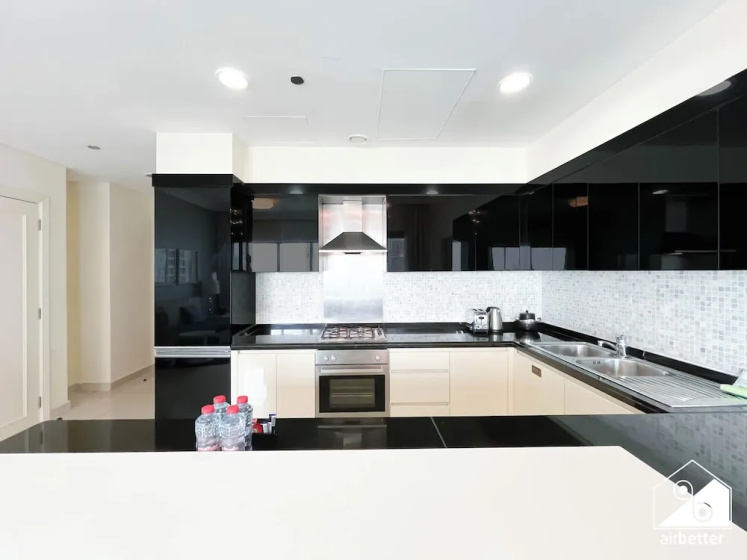 Elegant 2-bed Retreat Stunning Downtown Views — забронировать отель в Дубае