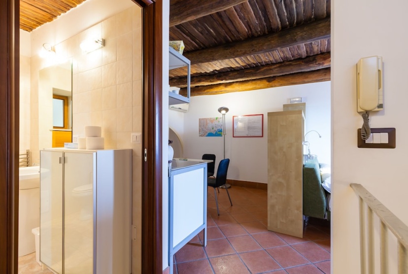 Apartment - Corso V. Emanuele V BH 85 — отель с удобным расположением в Неаполе
