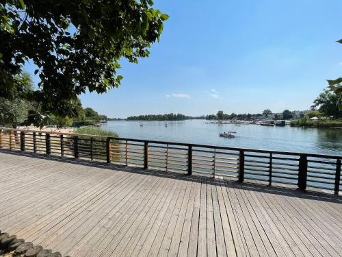 Modern Danube Apartment Vienna — забронировать отель в вене