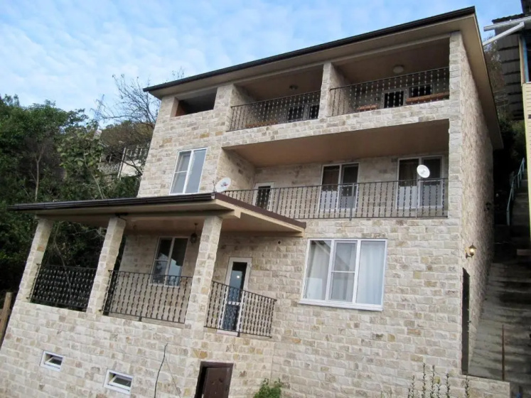 Apartments on Geroyev 16 Marta — отель с удобствами в Гагра