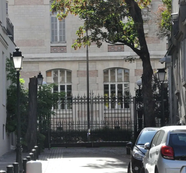 Цены на Splendid Apartment Near Trocadero в Париже