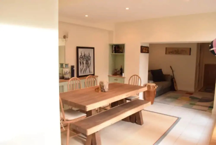 Spacious 2 Bedroom Apartment Near Notting Hill Gate — отель с удобным расположением в Лондоне