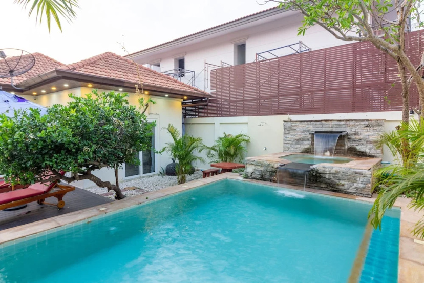 Seaside Villa 2 Pools beach at 50m — отель с удобствами в Паттайе