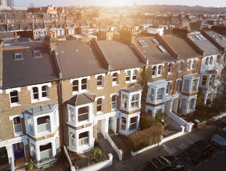 Luxury 5-bedroom Town House in Brook Green Central London — забронировать отель в Лондоне