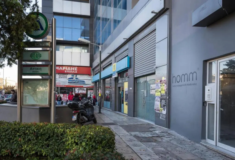 Athens Brand New Apartment right on Metro Square-3rd Floor — отель с удобным расположением в Афины