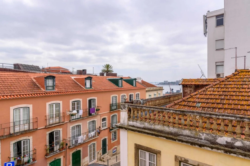 Beautiful apartment in Santos — отель с удобным расположением в Лиссабоне