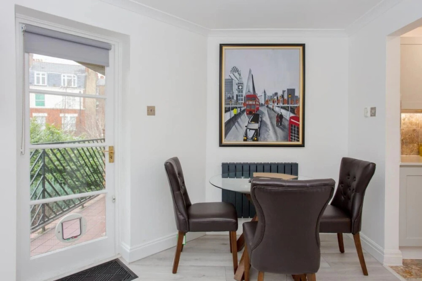 Homely 2 Bedroom Apartment in Maida Vale — отель с удобным расположением в Лондоне