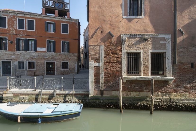 Apartments in San Marco with Canal View — отель с удобствами в Венеции