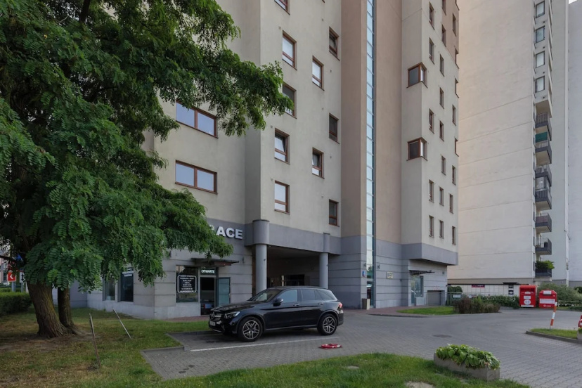 Spacious Apartment + Parking by Renters — отель с удобствами в Варшаве