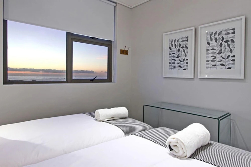 Цены на Top Floor Holiday Apartment in Sea Point With Incredible Views Fairmont 1001 в Кейптауне
