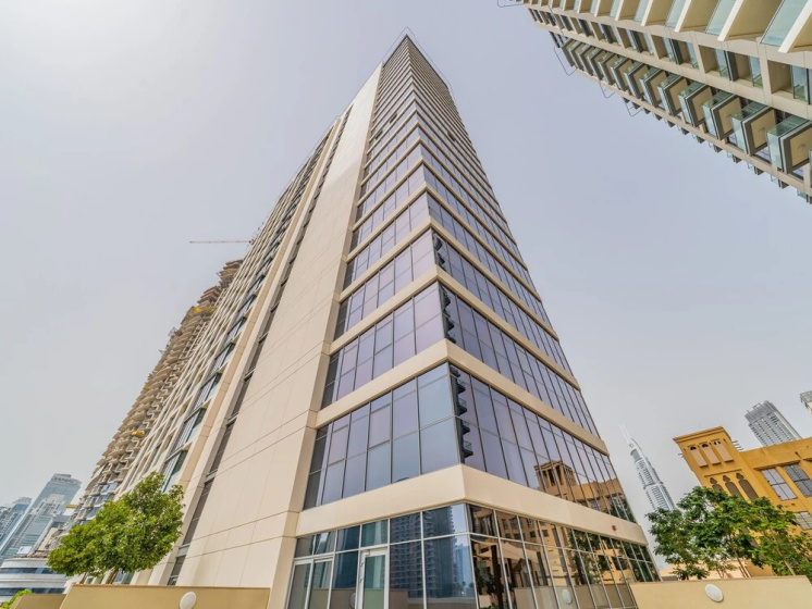 Glamorous Apt With Balcony Facing Burj Khalifa — отель с удобным расположением в Дубае