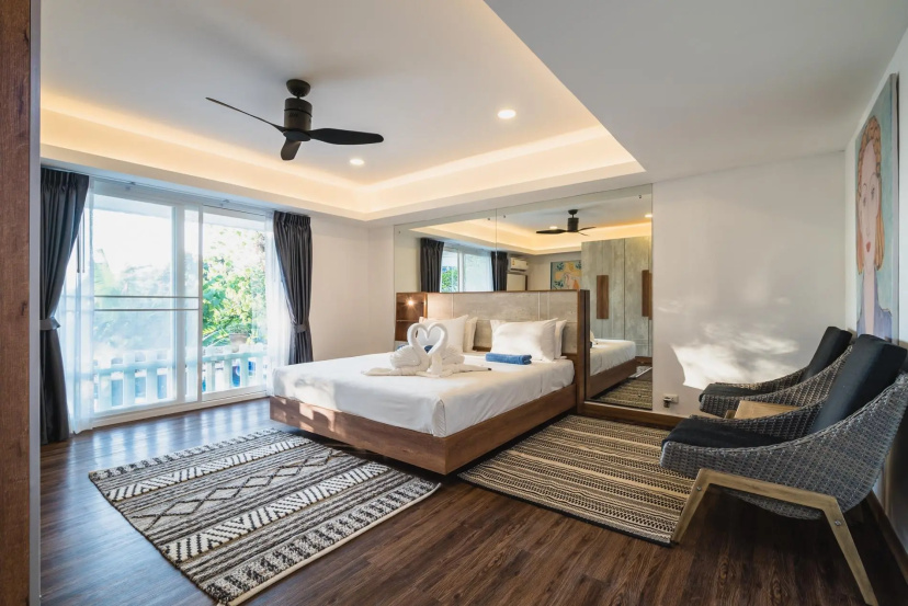 Цены на Patong Hill sea view villa 4 bedroom private pool в Патонг