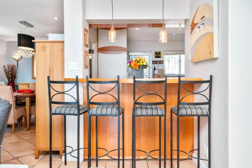 Atlantic Sunsets Camps Bay Villa with Ocean Views — забронировать отель в Кейптауне