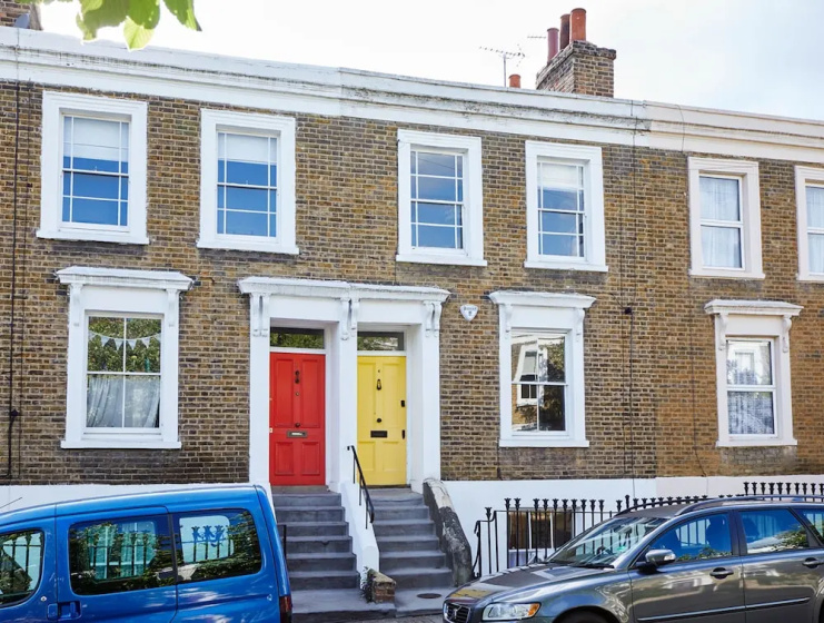 JOIVY Stylish 2-Bed House W/ Private Garden In Hackney — комфортный отель в Лондоне