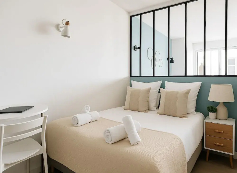 Charmant T2 lumineux pres de Montmartre — отель с удобным расположением в Париже