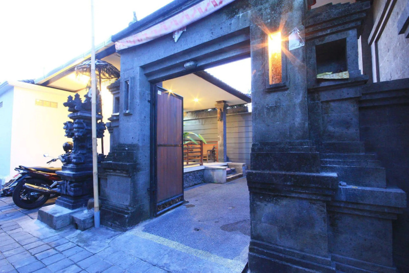 Letos Kubu Homestay — забронировать отель в Кута