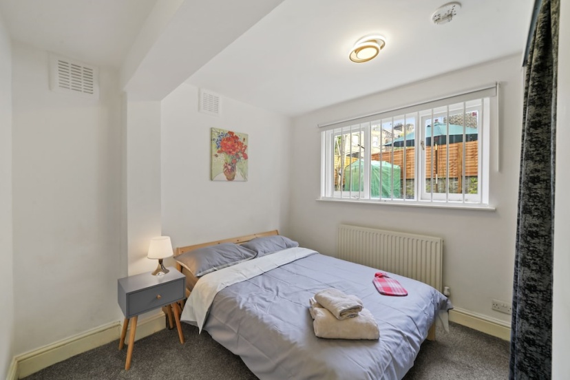 Stylish Central 2-bed Apartment With Pvt Garden — забронировать отель в Лондоне