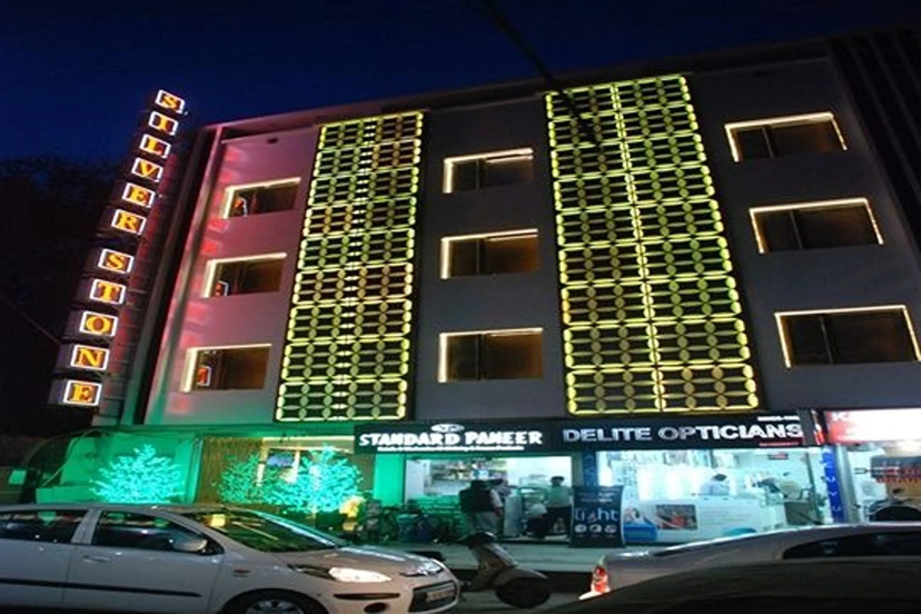 Hotel Silver Stone — комфортный отель в Дели