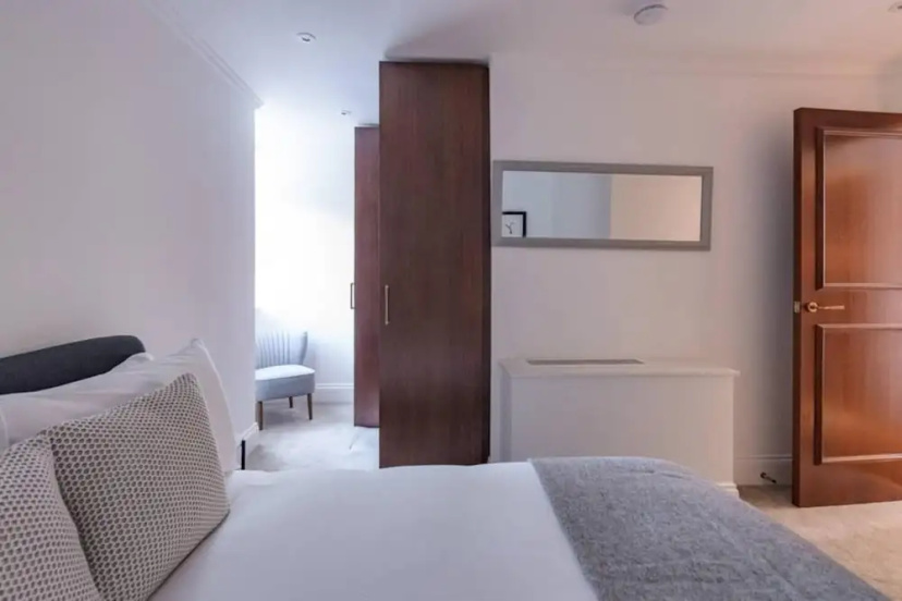 Modern, Luxurious 1BR Flat- Heart of Covent Garden — отель с удобным расположением в Лондоне