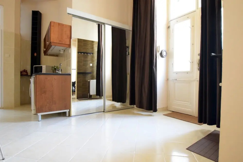 Standard Apartment by Hi5 - Mérleg 9. — отель в Будапеште, Венгрия