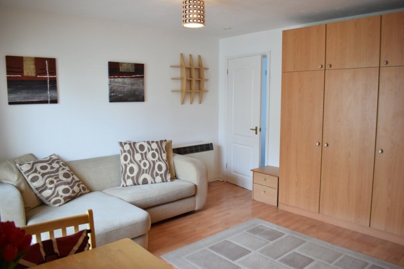 Studio Apartment in London — отель с удобствами в Лондоне
