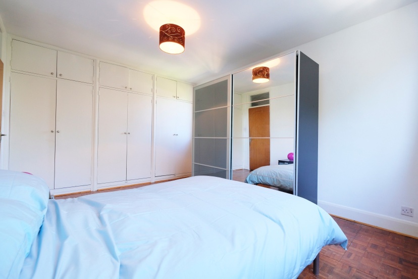 Bright and Spacious 2 Bed Apartment - Sleeps 4 — забронировать отель в Лондоне