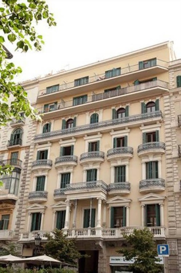 Rent Top Apartments Eixample — забронировать отель в Барселоне