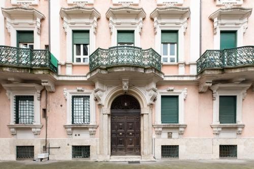 Iflat Sunny And Colorful Esquilino Apartment 2 — отель в Риме, Италия