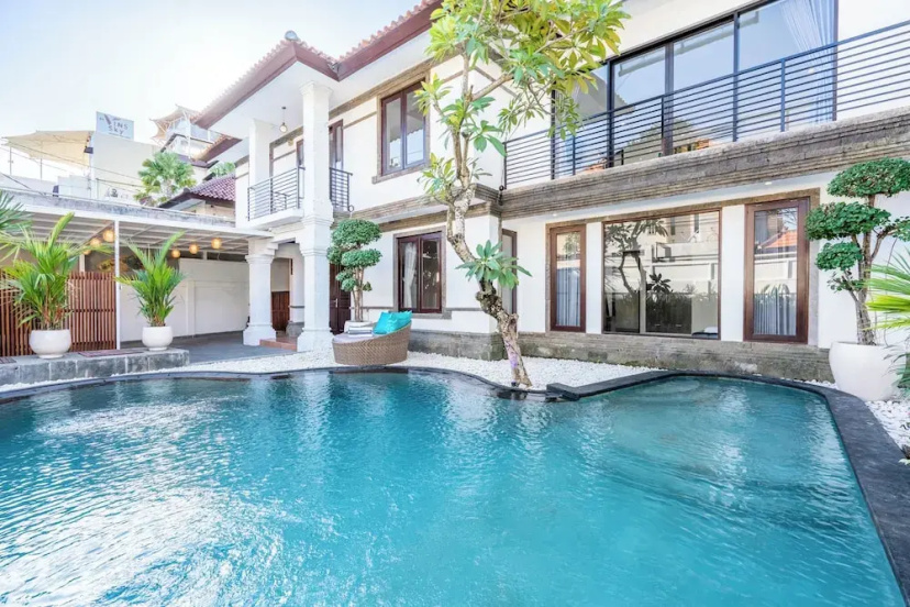 Villa Sky View - Seminyak — отель с удобствами в Кута