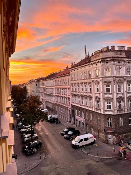 Trendy apartment near Schloss Schönbrunn — забронировать отель в вене