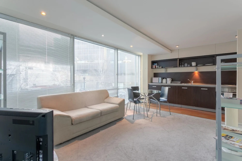 Stratford 2 Bedroom Apartment Sleeps 3 — отель с удобным расположением в Лондоне