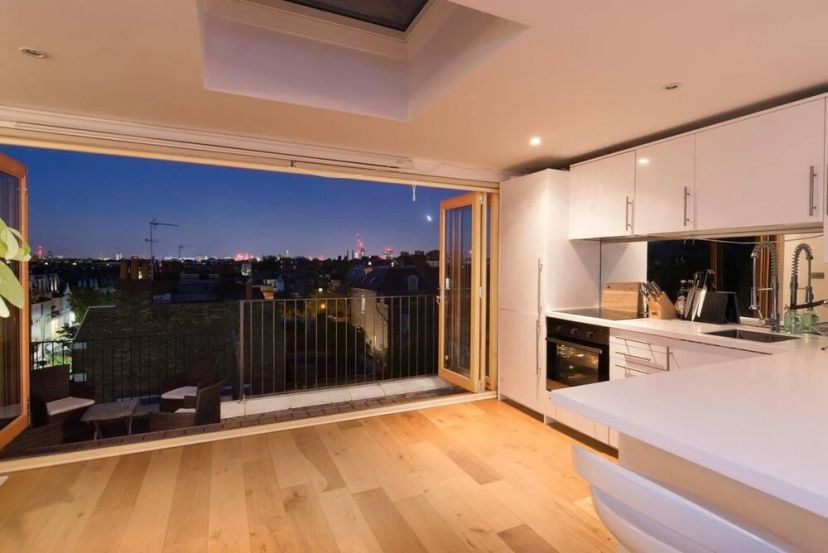 3 Bedroom Penthouse With London Skyline View — комфортный отель в Лондоне