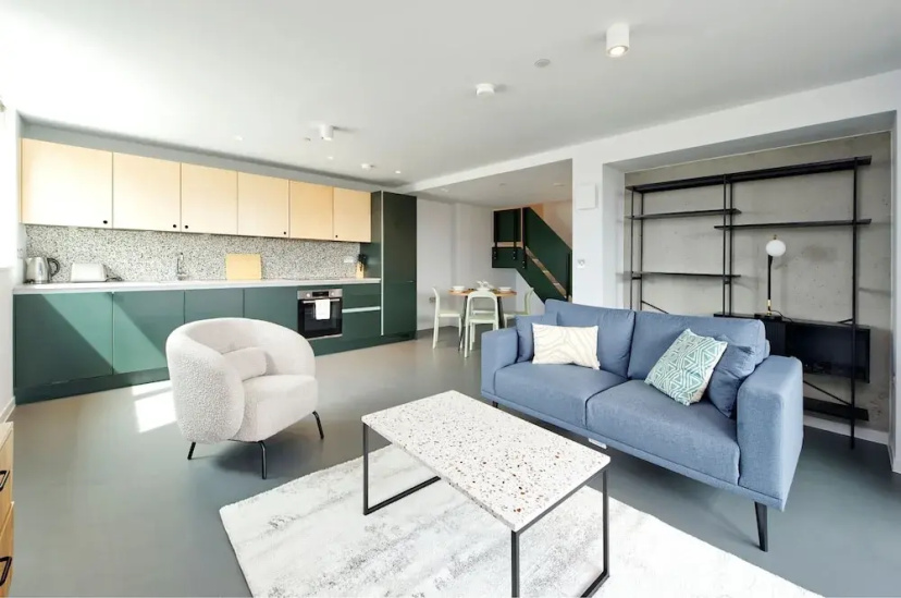 Sensational Two-bedroom Apartment in East London — забронировать отель в Лондоне