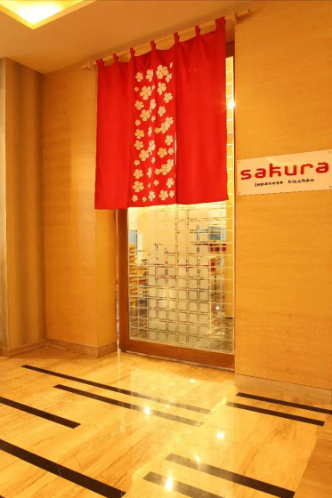 Сравните цены на The Metropolitan Hotel and Spa New Delhi в Дели