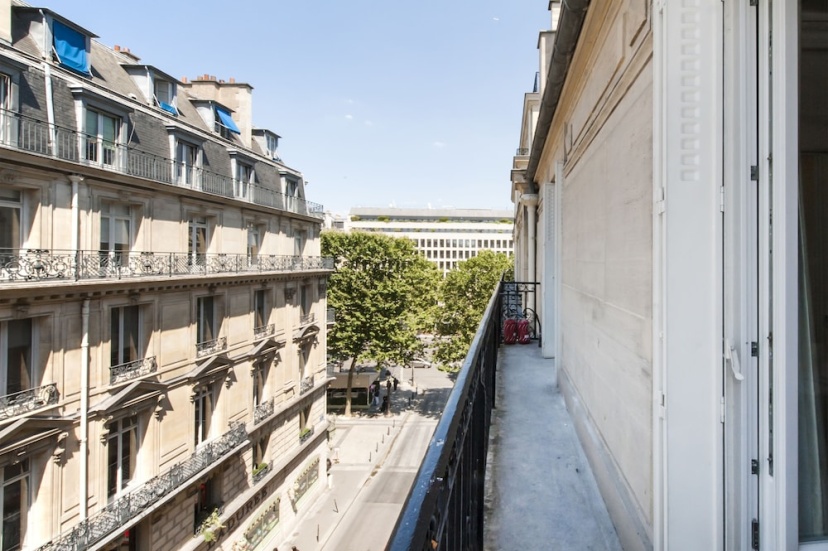 Champs Elysées - Lincoln Appartements — отель с удобствами в Париже