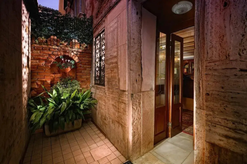 Residenza Hotel San Maurizio — отель с удобствами в Венеции