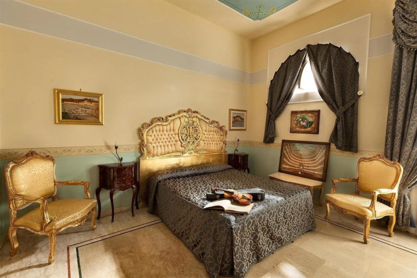 Hotel Art Resort Galleria Umberto — забронировать отель в Неаполе