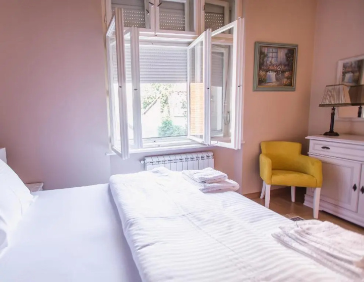 Crown Apartment - Your Royal Stay — комфортный отель в Белграде