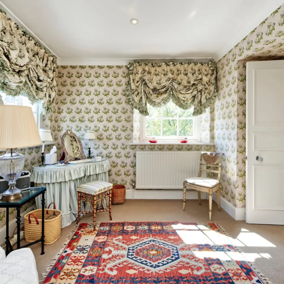 Beautiful and Spacious 2 Bedroom Apartment in South Kensington — отель с удобствами в Лондоне