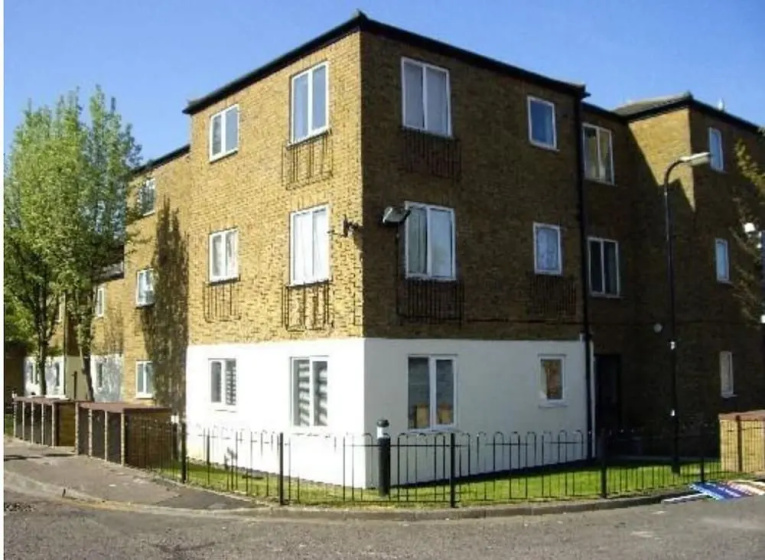 2 bedroom Apartment  Heathrow Airport — отель с удобным расположением в Лондоне