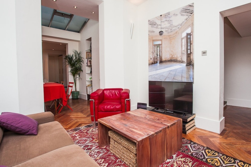 Stylish 3 Bed Apartment Next to Hyde Park — отель с удобным расположением в Лондоне