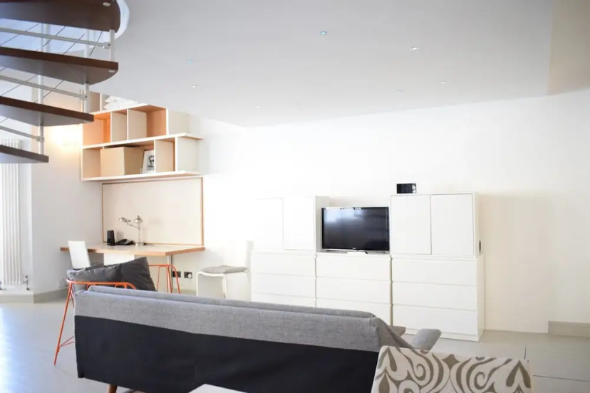 Spacious 1 Bedroom Apartment Near Clapham Junction — отель с удобным расположением в Лондоне
