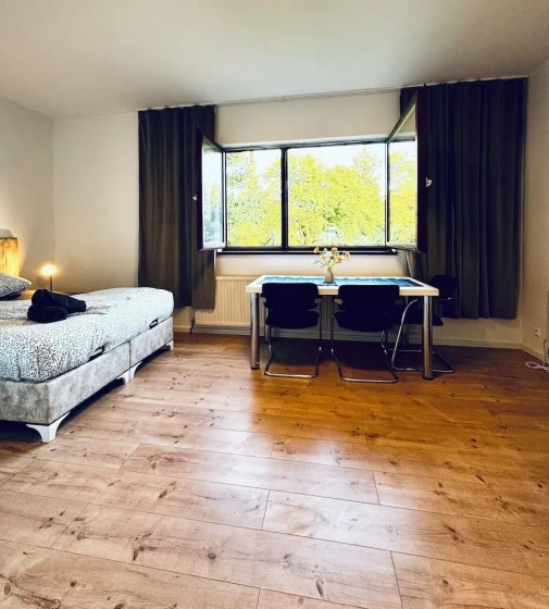 Cozy House  Terrace &Garden  Sleeps 34 — отель в вене, Австрия