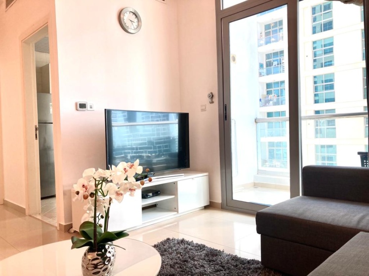Цены на Gorgeous 1 bedroom with balcony in Dubai Marina в Дубае